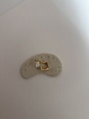 Çelik Kare Model Mineli Küpe