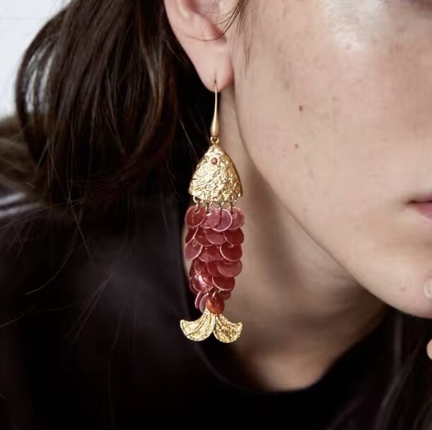 Marka Model Sallantılı Pullu Küpe