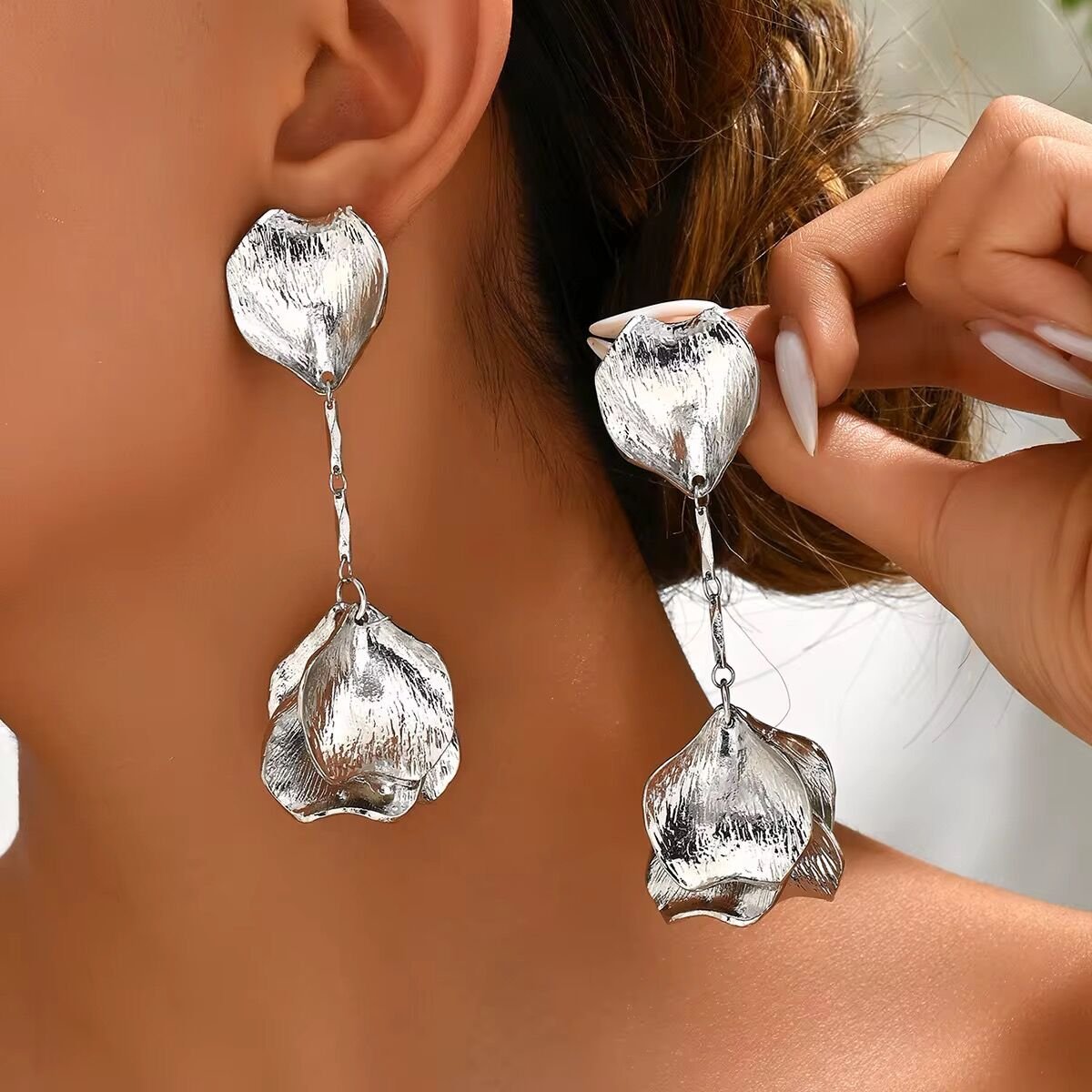 Sallantılı Ters Lale Küpe