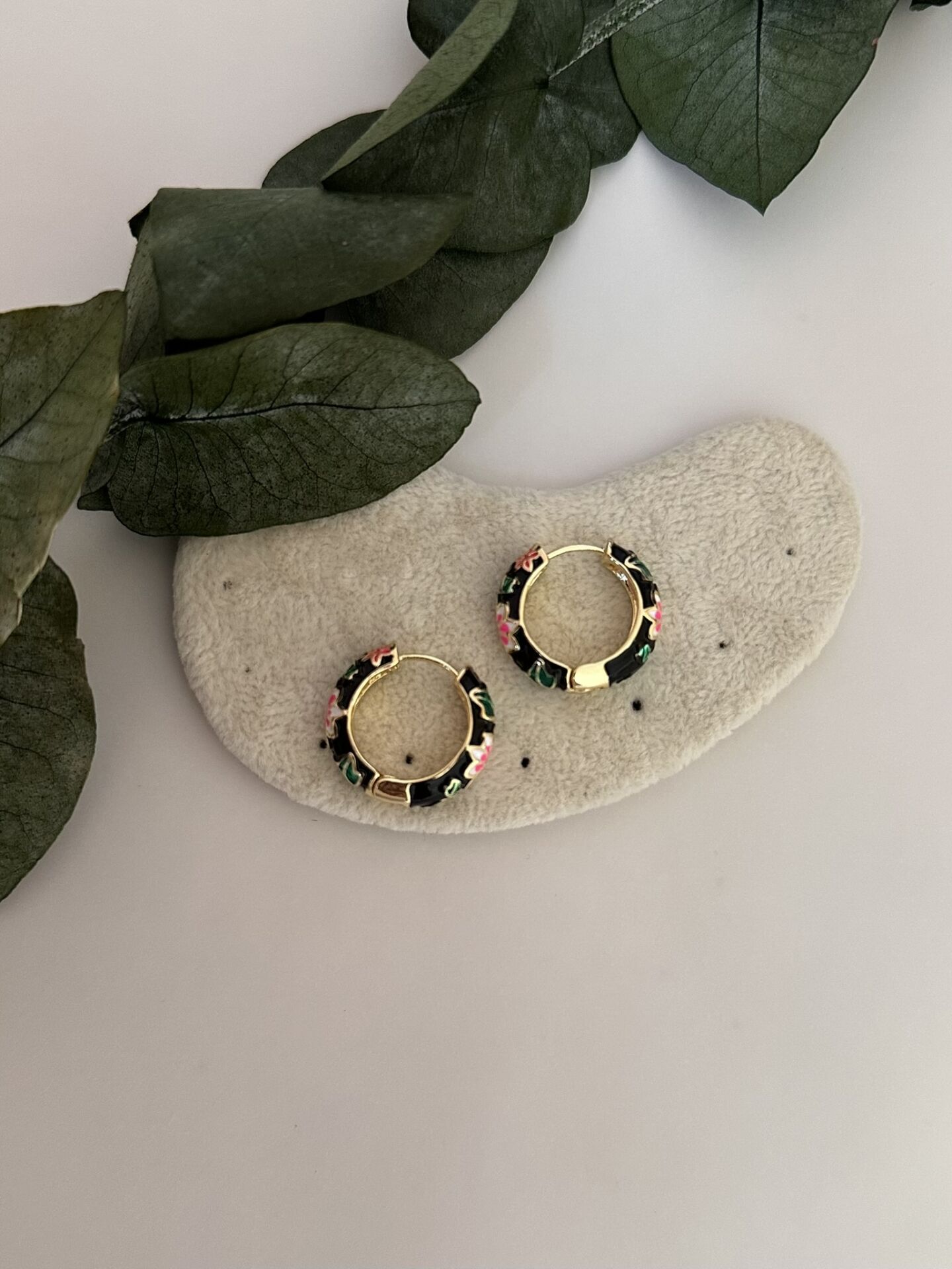 Çelik Mineli Halka Siyah Küpe