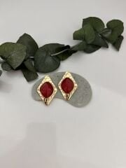 Üçgen Kırmızı Küpe