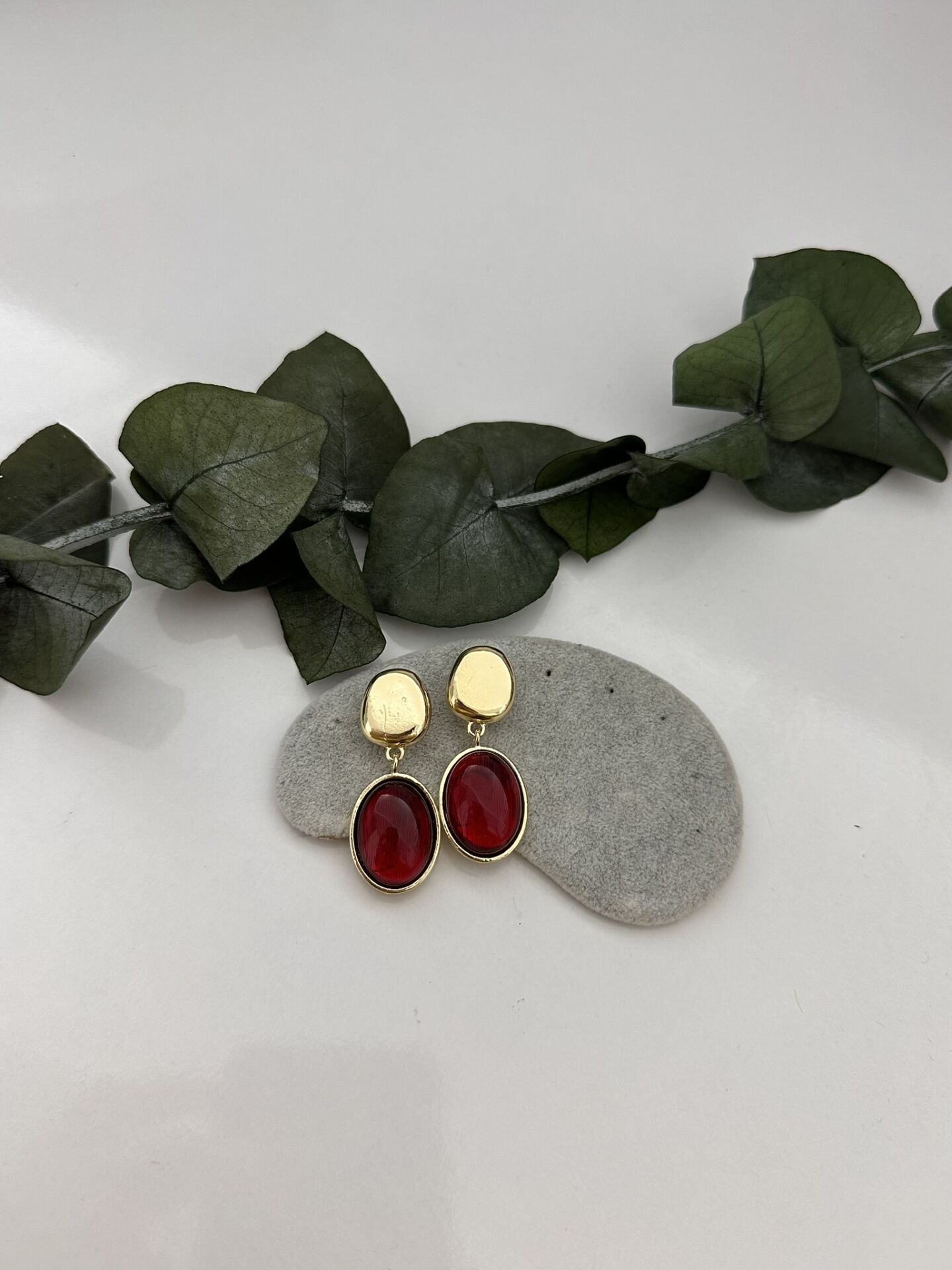 Gold Detay Sallantılı Kırmızı Küpe