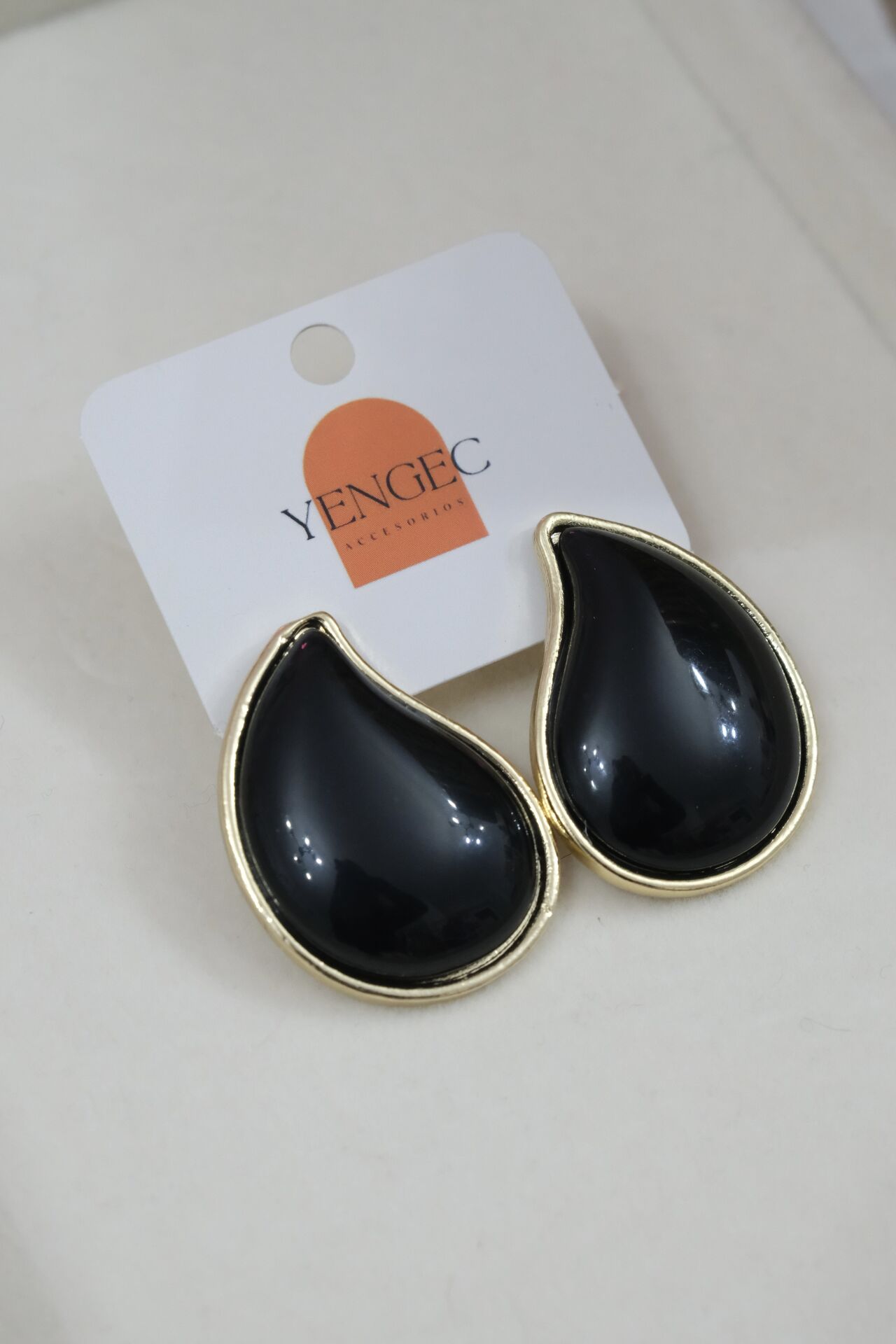 Damla Model Siyah Küpe
