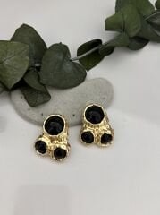 Siyah Taşlı Gold Detay Küpe