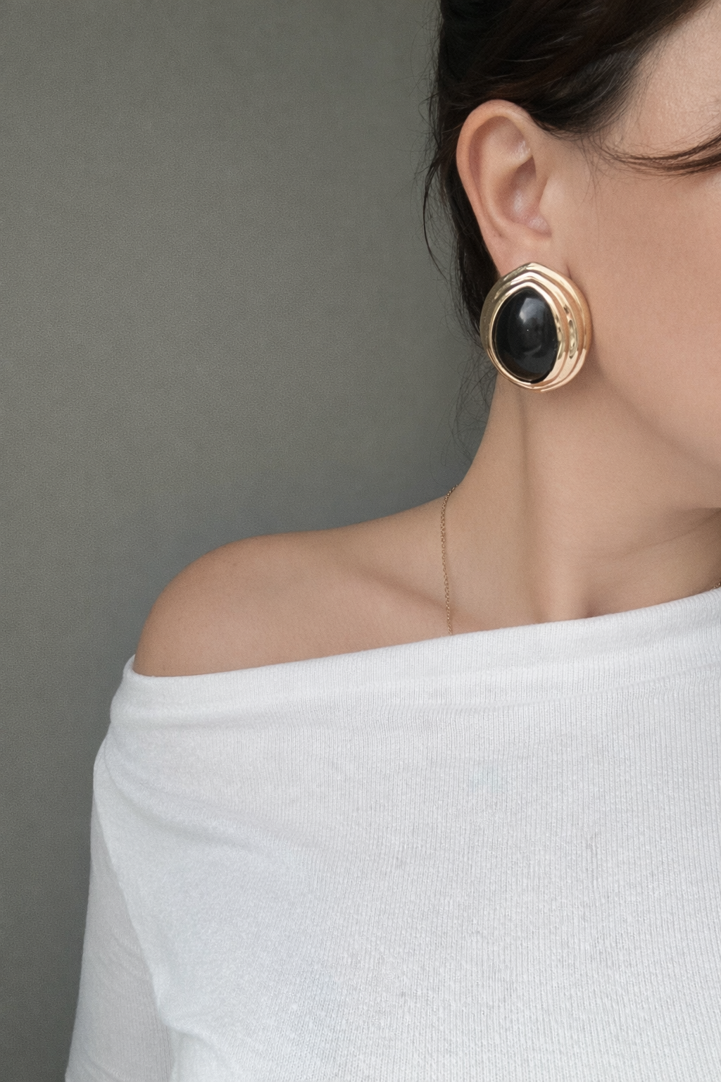 Siyah Düğme Model Küpe