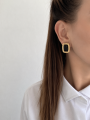 Plaka Model Siyah Çelik Küpe